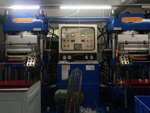 矽橡膠開模油壓成型機